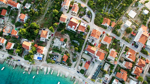 foto aérea vertical de zon de costa